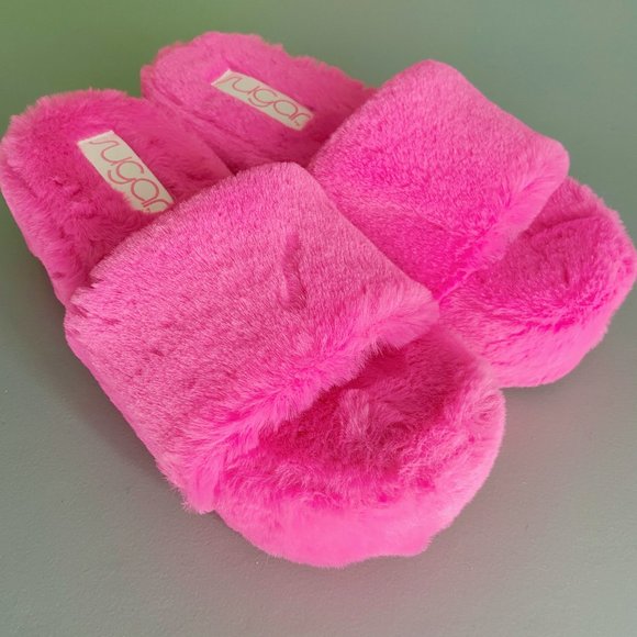 Sugar Wryde Hot Pink Platform Womens Fluffy Slip On Fur Slipper - Picture 2 of 4